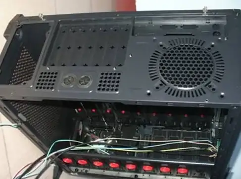 数据中心,网络冗余-鹏博士接入、双线冗余，厦门机房由奇卡酷运营