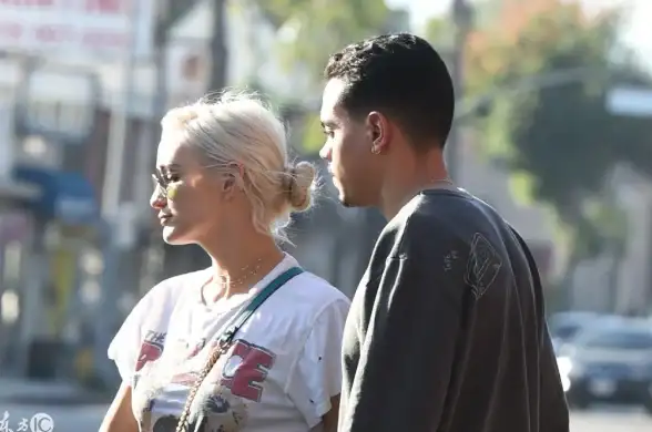 恋爱💖趣味 热门推荐2025超火爆可以亲吻的游戏大全