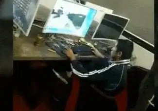 游戏攻略⚡实用技巧⚡操作秘籍 绝对求生跳枪操作全解析与按键推荐指南