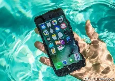 急救📱手机落水后正确处理方法详解—防止损坏的实用指南