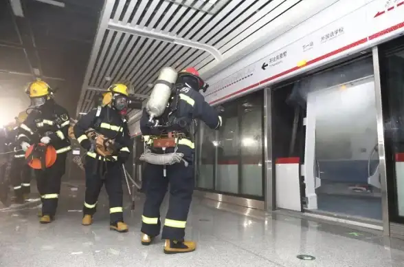 装备比拼🚇生存攻略 地铁逃生六级装备哪款性价比最高？