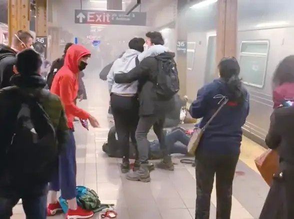 安全保障🚇逃生技巧🚨地铁逃生弹夹子弹装填全面对比解析