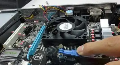 电脑故障💻黑屏救急：遇到电脑黑屏问题？按下这三键或许能帮你解决