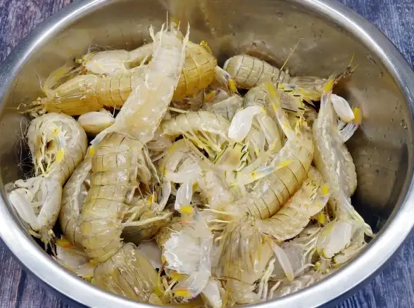 美食秘籍🦐皮皮虾剥壳技巧：详细步骤教你轻松操作，快速掌握便捷方法