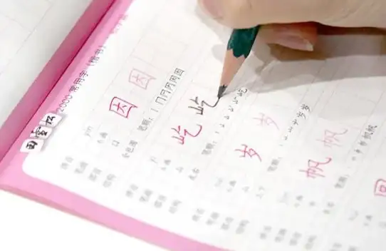 谁说初学者做不出好视频？书单视频助手APP内置超多功能让你轻松上手！