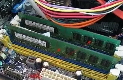 电脑技巧💻黑屏救急：遇到电脑黑屏按下这三个键轻松解决问题方法