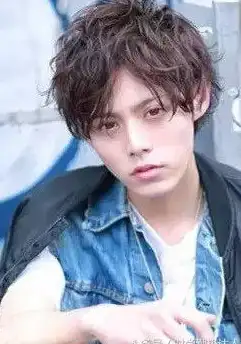 还在为拍照不够帅气烦恼？型男相机」一键帮你搞定，男生必备！