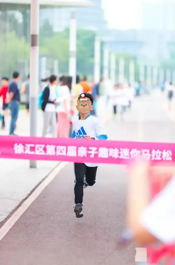 想录制专业级诗歌朗诵？朗诵汇APP海量素材任你选，背景音乐随心配！